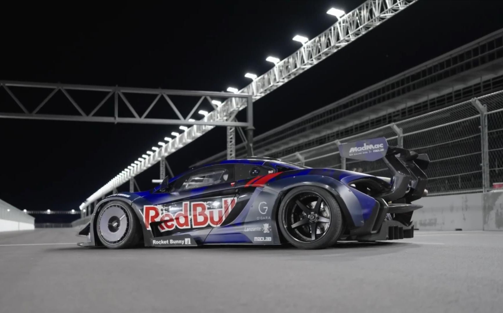 爱游戏APP-法拉利翻盘迈凯伦，诺里斯关键制胜