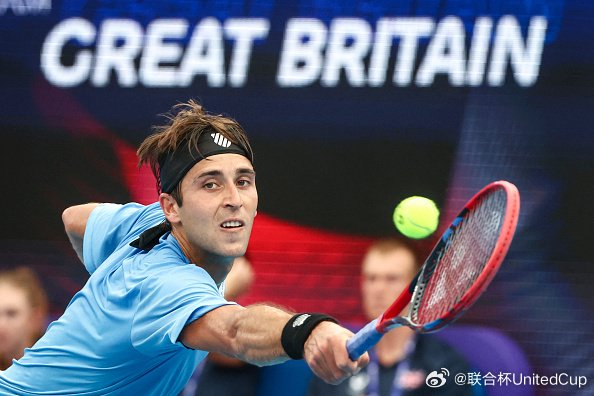 联合杯力克温网，西西帕斯扛起全队