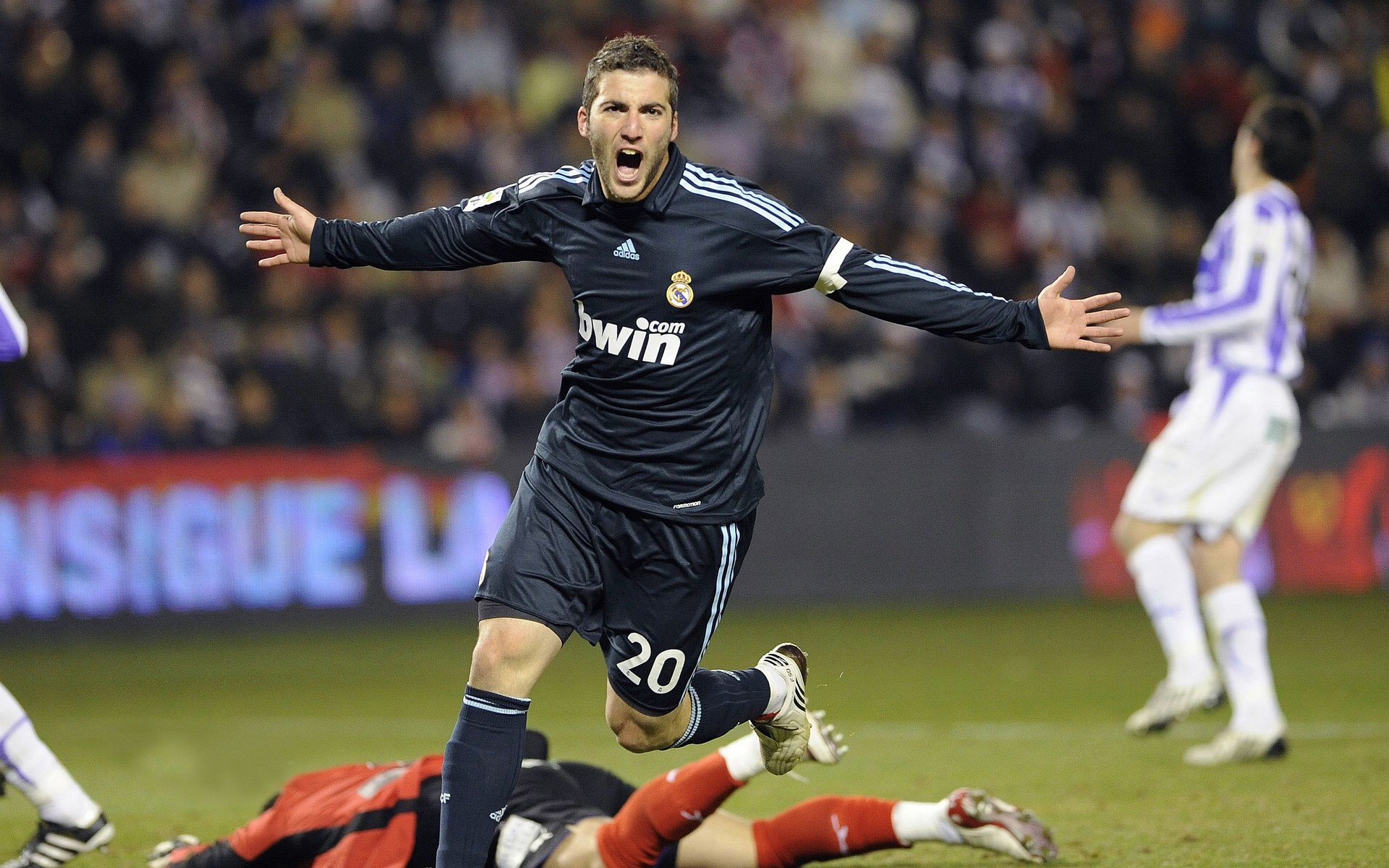 孔德F1赛道终极接管，曼城末节风暴席卷英格兰